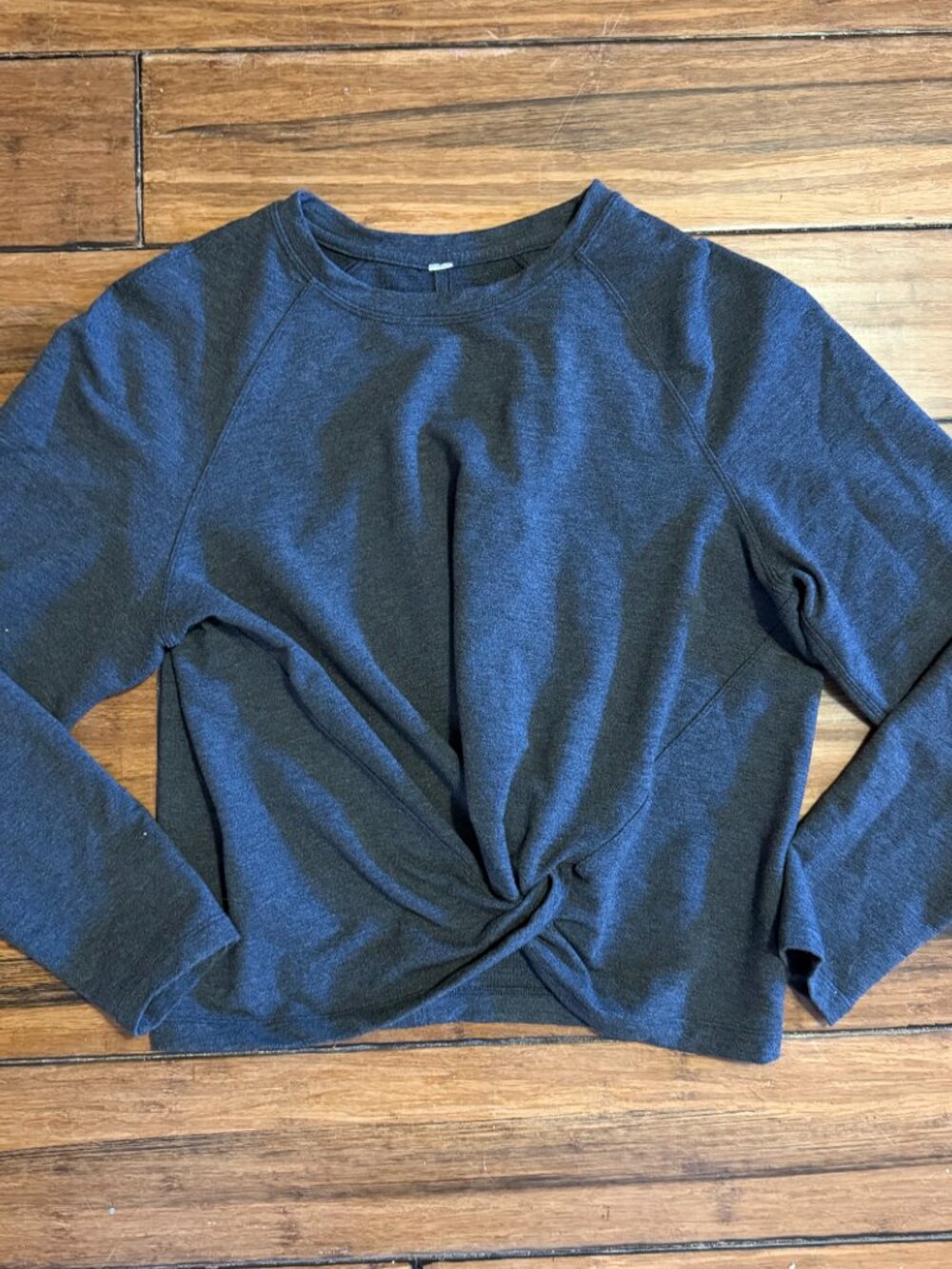 Lululemon Tuck & Gather Pullover Heathered Mod Black, Size 6 - Picture 3 of 7